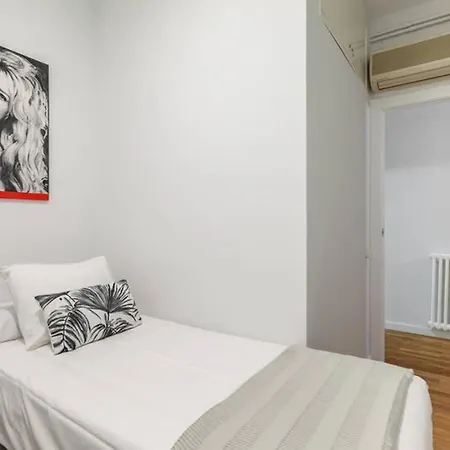 Art House Renoir Plaza Universitat Sant Antoni Apartman